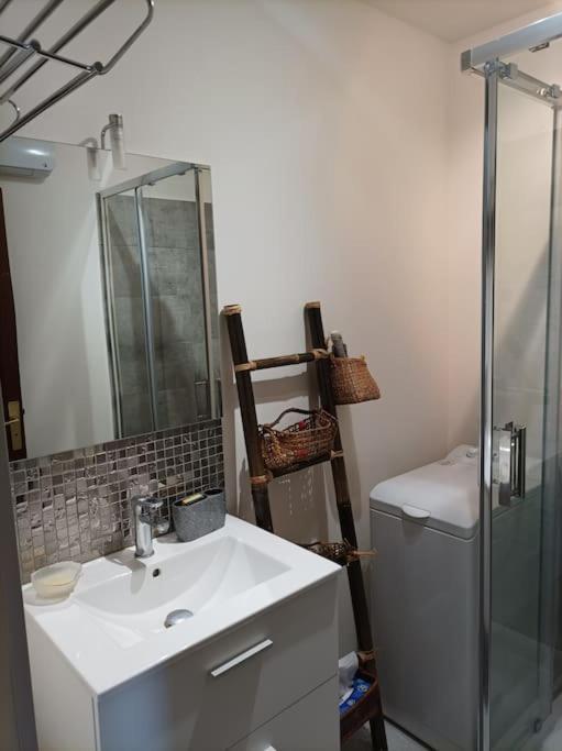 Apartment A 6mn De Sanary-5mn Plage-wifi-balcon-parking